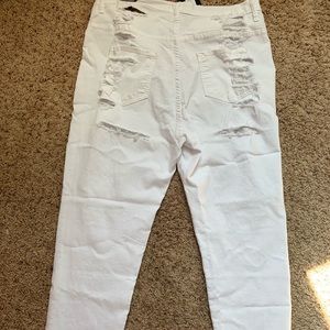 White distressed jeans